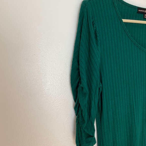 Almost Famous Green Knit Short Sleeve Blouse with Ruching Detail on Sleeves - Picture 4 of 9